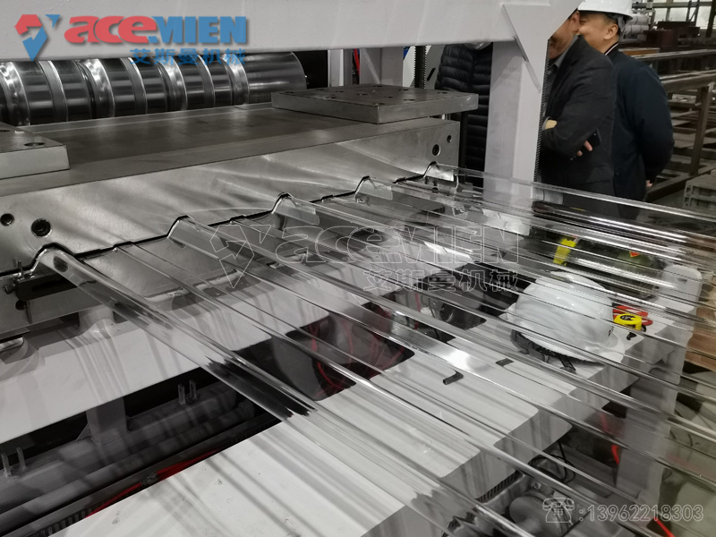 聚碳酸酯PC透明瓦生产线 PET片材三辊压延设备 塑料彩钢瓦机器